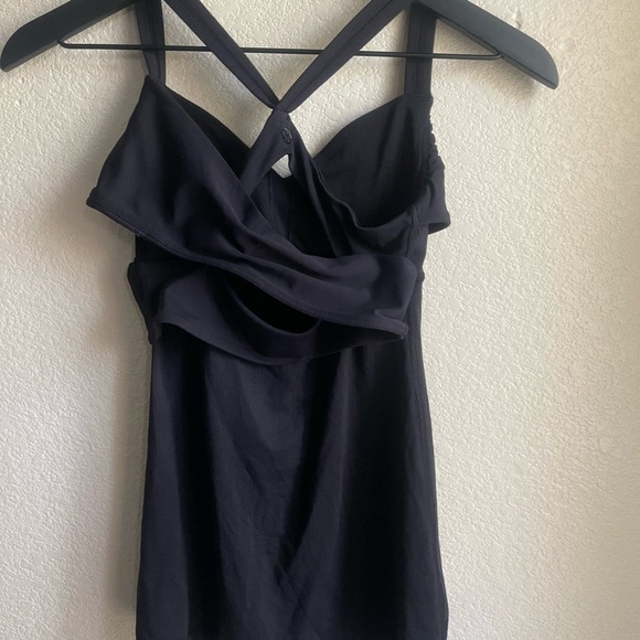 Lululemon tank size 4 - Picture 3 of 4